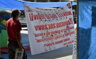Une tente montée par des élèves-enseignants à Chilpancingo le 14 octobre 2014, pour réclamer la vérité sur la disparition de 43 d'entre-eux