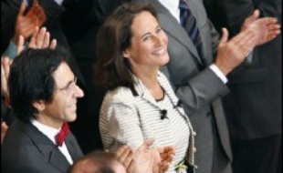 Un nouvel espoir s'est levé à gauche et ne demande qu'à grandir", a déclaré dimanche Ségolène Royal, candidate du PS pour la présidentielle, dans son discours d'investiture, en évoquant "la victoire en 2007".