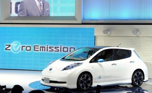 Les constructeurs d'automobiles ont mis les technologies environnementales et services d'information à l'honneur au Tokyo Motor Show, ouvert après une année éprouvante pour les firmes nippones qui ont juré de surmonter les catastrophes naturelles et les handicaps économiques.