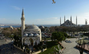 La basilique Sainte-Sophie et la Mosquée bleue, les deux monuments les plus visités d'Istanbul, le 12 janvier 2016