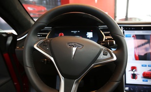 L'habitacle d'une Tesla Model S.