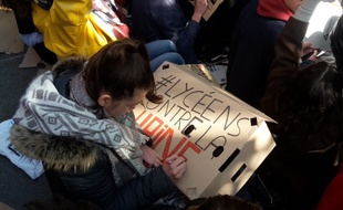 Les élèves du lycée Buffon (15e arrondissement) ont organisé ce jeudi un sit-in