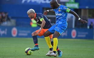 Téji Savanier ici à la lutte avec Seko Fofana, a livré une prestation de très haut niveau face à Lens.