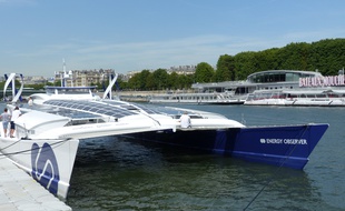 L'Energy Observer, inauguré ce jeudi 6 juillet par Nicolas Hulot, est à Paris jusqu'au 15 juillet.