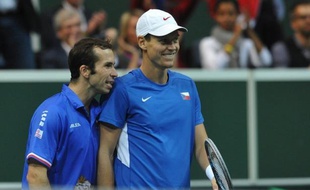 Déjà privée de son N.1 Tomas Berdych, la République tchèque, vainqueur sortant de la Coupe Davis, a décidé de ménager son N.2 habituel, Radek Stepanek, pour les premiers simples vendredi de son quart de finale au Kazakhstan, selon le tirage au sort jeudi à Astana.