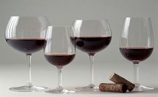 Des millions de bouteilles de vin de Bordeaux sont vendus chaque année.