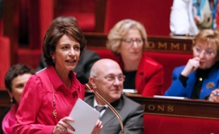 La ministre de la Santé Marisol Touraine a annoncé vendredi la poursuite du dialogue avec les sages-femmes jusqu'à fin mars, sans parvenir toutefois à mettre un terme au mouvement de grève.