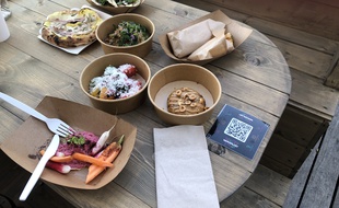 La carte offre un choix variés de mets "street food"