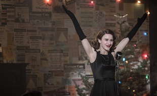 Rachel Brosnahan campe Midge dans «The Marvelous Mrs. Maisel».
