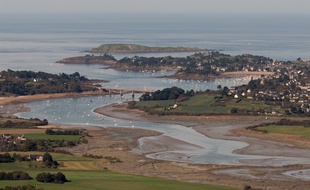 Vue aérienne de Saint-Briac-sur-mer prise en 2006.