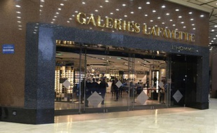 L'entrée des Galeries Lafayette à Paris le 16 novembre 2015, trois jours après les attentats