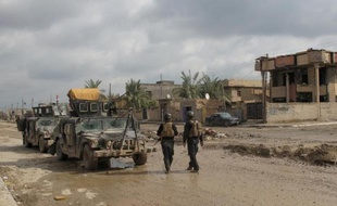Le Premier ministre irakien Nouri al-Maliki s'est rendu samedi à Ramadi, une ville située à une centaine de kilomètres de Bagdad où les forces gouvernementales tentent depuis plusieurs semaines de reprendre le contrôle de certains quartiers tombés aux mains d'insurgés, selon un responsable.