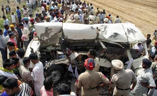 Collision entre un train et un camion, le 20 mai 2009 dans le nord de l'Inde.