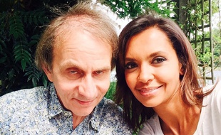 Michel Houellebecq et Karine Le Marchand, sur le tournage du bilan de «L'amour est dans le pré», à Limoges (Haute-Vienne), en juin 2016.