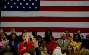 La candidate à la primaire démocrate Hillary Clinton prend la parole dans une université de Manchester (New Hampshire), le 5 octobre 2015