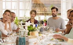 Judith El Zein, Marina Foïs et Laurent Lafitte dans Papa ou maman 2 de Martin Bourboulon