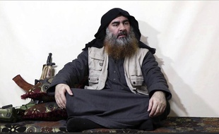Capture d'écran d'une vidéo de propagande d'une interview donnée par Abou Bakr al-Baghdadi, chef de file de l'organisation état islamique, publiée en avril 2019.