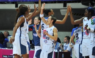 Une équipe de France survoltée a obtenu sa qualification pour le deuxième tour de l'Euro dames de basket, en infligeant une correction à la Serbie (76-32), dimanche à Trélazé