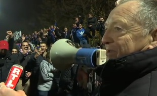 Jean-Michel Aulas, le président de l'OL, face aux supporters, le 29 novembre 2014.