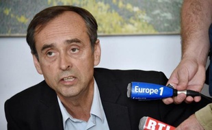 Le maire de Béziers Robert Ménard, lors d'une conférence de presse dans sa ville le 5 mai 2015