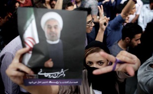 La presse iranienne était unanime dimanche pour saluer la victoire du religieux modéré Hassan Rohani à la présidence, insistant sur la forte mobilisation des électeurs pour la "modération" face à "l'extrémisme".