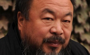 "Je dois continuer à chercher des possibilités de m'exprimer dans un environnement hostile. Seule la mort peut m'empêcher de continuer", confie l'artiste qui s'est formé notamment à New York dans les années 1980 avant de regagner la Chine en 1993, son père, le poète Ai Quing, étant tombé malade.