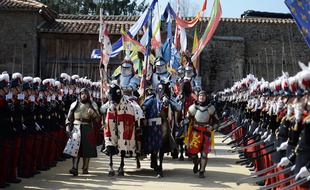 La cérémonie pour l'anneau de Jeanne d'Arc au Puy du Fou.