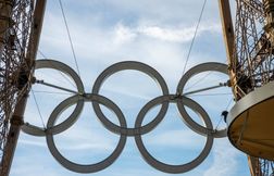 Le maintien des anneaux olympiques sur la Tour Eiffel ne fait pas l’unanimité