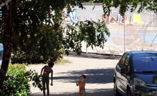 L'homme de 32 ans qui a avoué être l'auteur de cinq agressions sexuelles dans des campings du sud de l'Ardèche cet été avait été condamné en 2000 à de la prison avec sursis assorti d'une mise à l'épreuve pour le même motif, et sera déféré au parquet d'Avignon dimanche après-midi.