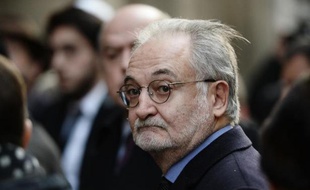 Jacques Attali à son arrivée le 12 février 2015 à la synagogue à Paris