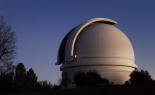 Des astronomes annoncent lundi 13 février 2017 avoir détecté une supernova jeune de trois heures. L'événement a été capturé par un téléscope de l'observatoire du Mont Palomar (Californie) le 6 octobre 2013.