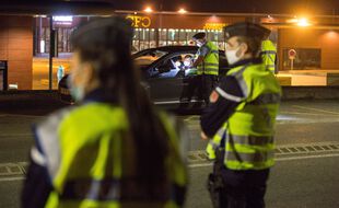 Les gendarmes de la Haute-Garonne lors d'un contrôle du respect des règles sanitaires durant le confinement.