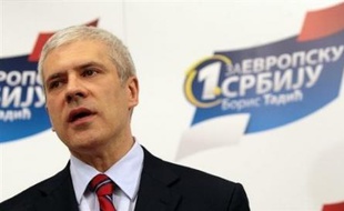 La Serbie est prête à se doter d'un nouveau gouvernement grâce à un accord surprenant entre les forces pro-européennes et les socialistes de l'ancien président décédé Slobodan Milosevic, réconciliés pour accélérer le rapprochement avec l'Union européenne (UE).