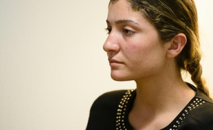 Nihad, une Irakienne yazidie de 16 ans kidnappée par l'organisation Etat islamique, s'exprime lors d'un entretien avec l'AFP, le 9 mars 2016 à Londres