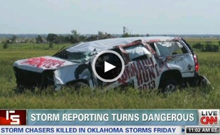 Capture d'écran de la vidéo de CNN montrant la voiture accidentée des chasseurs d'orages, le 31 mai 2013 dans l'Oklahoma.