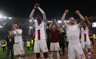 Les Lyonnais ont célébré leur qualification en quarts de finale de Ligue Europa devant leurs supporters.
