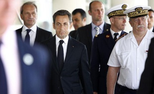 Nicolas Sarkozy en visite à l'hôpital militaire de Percy, à Clamart, le 14 juillet 2011.