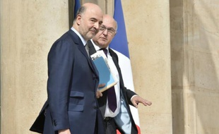 Le commissaire européen Pierre Moscovici et le ministre des Finanaces Michel Sapin à l'issue de la réunion ministérielle de crise le 24 juin 2016 à l'Elysée à Paris