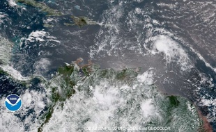 L'ouragan Beryl (au milieu à droite) se déplace vers les Antilles tandis que la tempête tropicale Chris (en haut à gauche) bouge vers les côtes américaines, dimanche 8 juillet 2018.