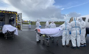 Les patients transférés à Bordeaux ce lundi arrivent de Saint-Etienne