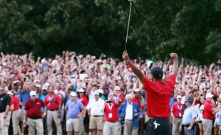 Tiger Woods remporte le 80e titre PGA de sa carrière.