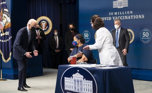 Vaccination aux Etats-Unis : Joe Biden promet suffisamment de vaccins pour tous les adultes américains « d’ici fin mai » (Archives)