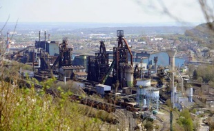 La France est bien entrée en récession en enchaînant deux trimestres consécutifs de contraction de son Produit intérieur brut (PIB), selon l'Insee.