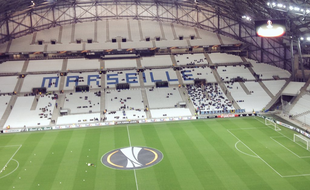 Le Vélodrome quasi vide à 30 minutes du coup d'envoi le 26 novembre 2015.