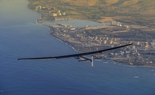 André Borschberg se pose à Hawaï en juillet 2015, aux commandes du «Solar Impulse 2».