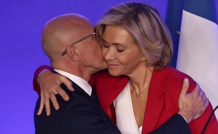 Valérie Pécresse et Eric Ciotti juste après l'annonce des résultats de la primaire pour la présidentielle 2022, au siège des Républicains à Paris le 4 décembre 2021.