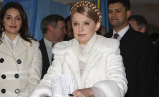 Ioulia Timochenko vote pour l'élection présidentielleà Dnipropetrovsk, le 17 janvier 2010.