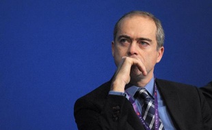 Les deux principales directions du ministère de l'Economie et des Finances, administrations de premier plan dans le pilotage de la politique budgétaire française, vont changer de directeurs, selon des informations révélées par le Canard Enchaîné mercredi.