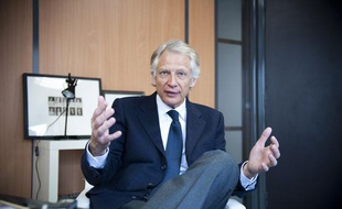 Dominique de Villepin en interview a son QG de campagne, au 91 bis rue de Cherche-Midi à Paris, le 1er mars 2012.