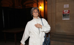 Arlette Ricci arrive l'audience de son procès concernant une affaire de fraude fiscale